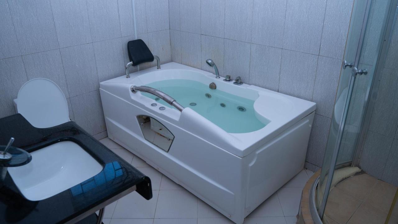 דאר א-סאלאם Luxury Beach Villa Inn מראה חיצוני תמונה