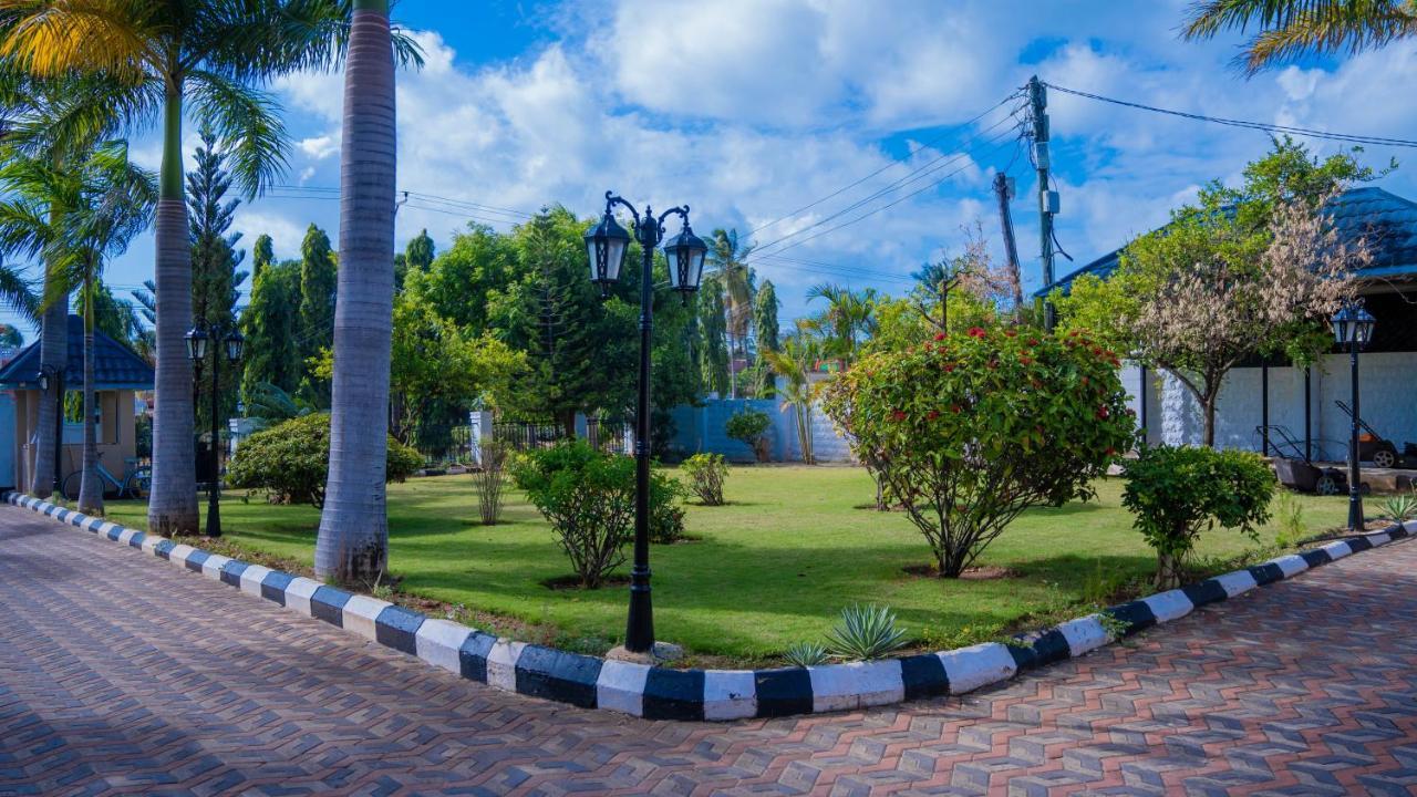 דאר א-סאלאם Luxury Beach Villa Inn מראה חיצוני תמונה